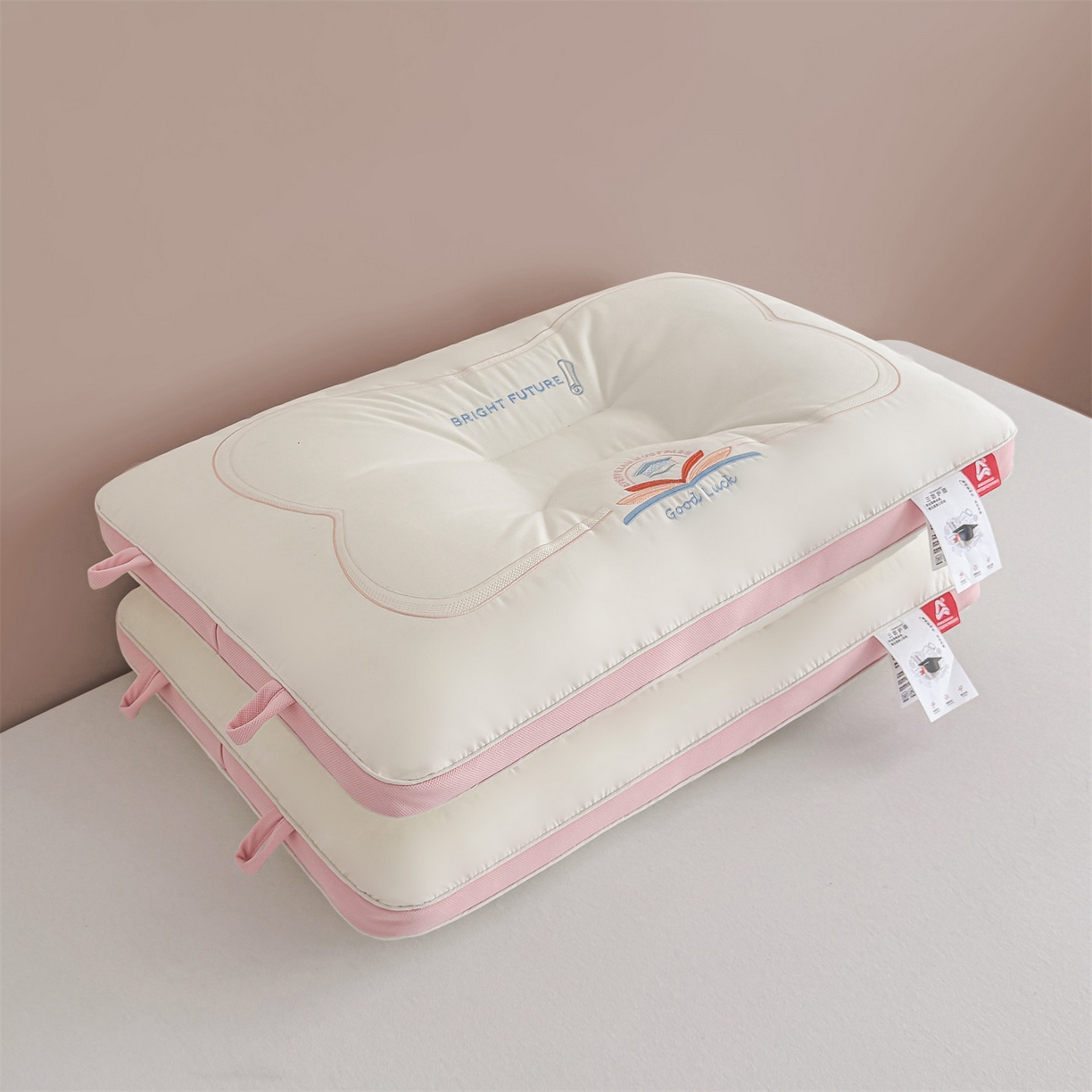 91家纺网 家纺一手货源 找家纺 麦肯锡 2025新款A类三防全棉护颈亲子枕 粉色