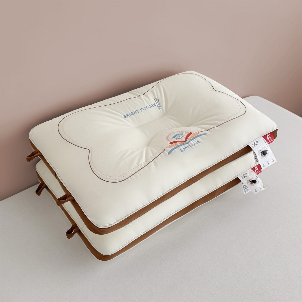 91家纺网 家纺一手货源 找家纺 麦肯锡 2025新款A类三防全棉护颈亲子枕 咖色