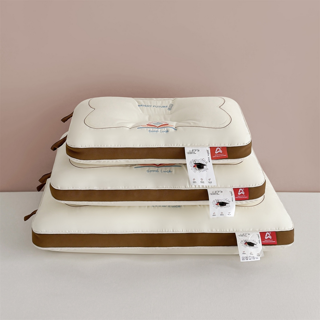 91家纺网 家纺一手货源 找家纺 麦肯锡 2025新款A类三防全棉护颈亲子枕 咖色