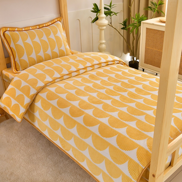 91家纺网 家纺一手货源 找家纺 （总）馨梦缘2025新款爆款高克重印花牛奶绒法莱绒学生三件套单人床套件