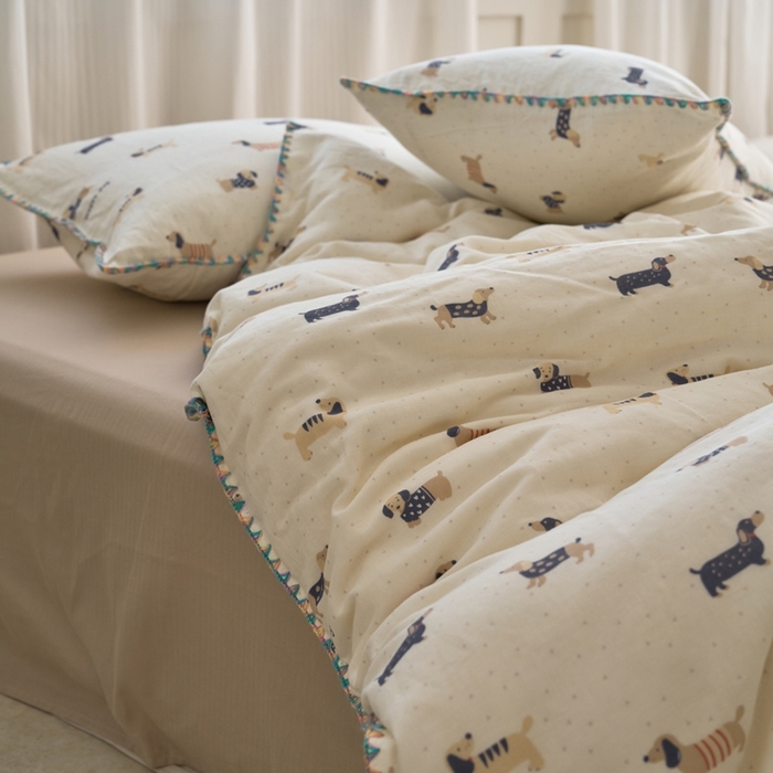 91家纺网 家纺一手货源 找家纺 洋铭区（原狠狠爱） 2025新款全棉纯棉双层纱彩边四件套 酷帅小萌狗