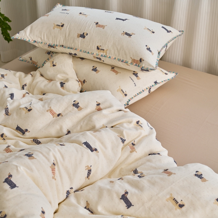 91家纺网 家纺一手货源 找家纺 洋铭区（原狠狠爱） 2025新款全棉纯棉双层纱彩边四件套 酷帅小萌狗