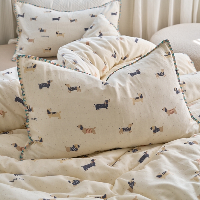 91家纺网 家纺一手货源 找家纺 洋铭区（原狠狠爱） 2025新款全棉纯棉双层纱彩边四件套 酷帅小萌狗