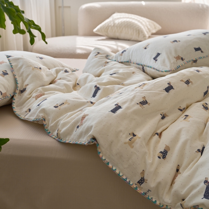 91家纺网 家纺一手货源 找家纺 洋铭区（原狠狠爱） 2025新款全棉纯棉双层纱彩边四件套 酷帅小萌狗