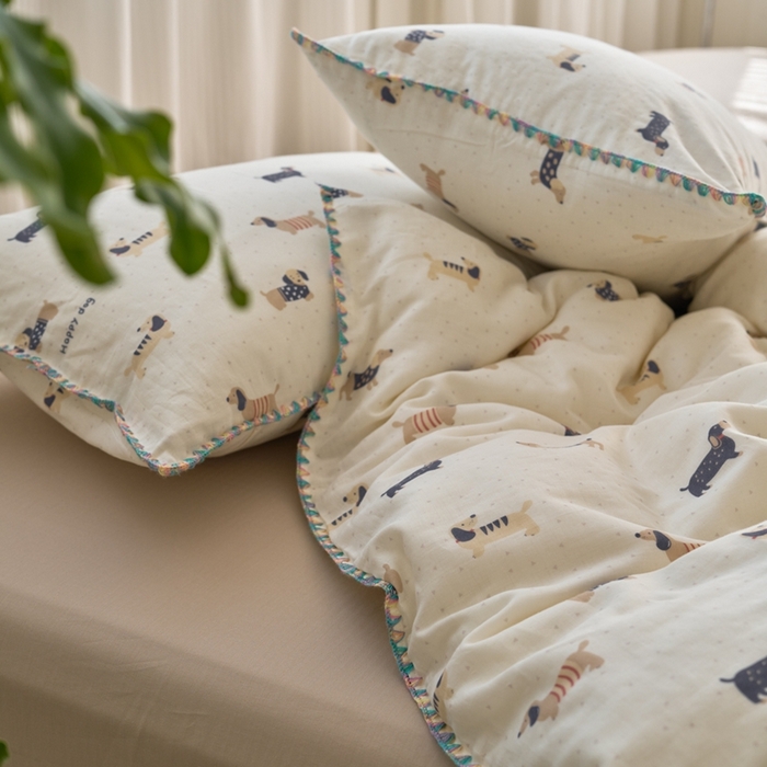 91家纺网 家纺一手货源 找家纺 洋铭区（原狠狠爱） 2025新款全棉纯棉双层纱彩边四件套 酷帅小萌狗