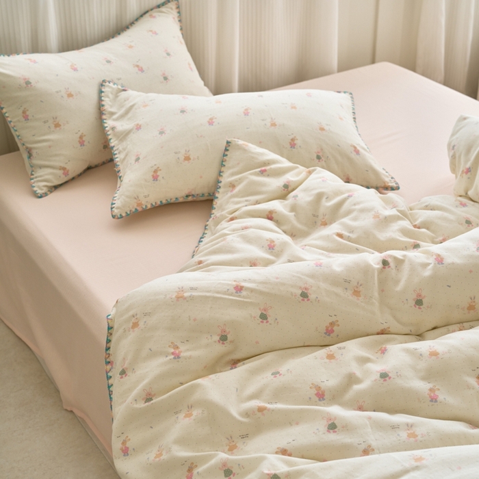 91家纺网 家纺一手货源 找家纺 洋铭区（原狠狠爱） 2025新款全棉纯棉双层纱彩边四件套 芭蕾兔