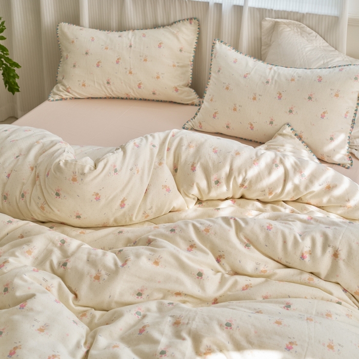 91家纺网 家纺一手货源 找家纺 洋铭区（原狠狠爱） 2025新款全棉纯棉双层纱彩边四件套 芭蕾兔