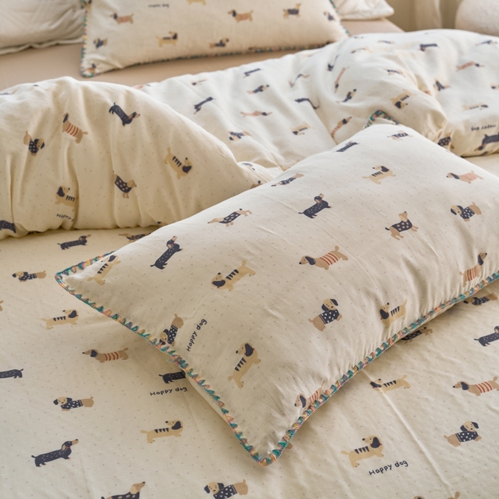 91家纺网 家纺一手货源 找家纺 洋铭区（原狠狠爱） 2025新款全棉纯棉双层纱彩边四件套 酷帅小萌狗