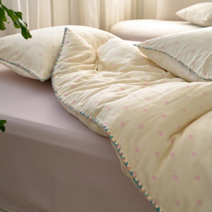 91家纺网 家纺一手货源 找家纺 洋铭区（原狠狠爱） 2025新款全棉纯棉双层纱彩边四件套 蜜粉波波