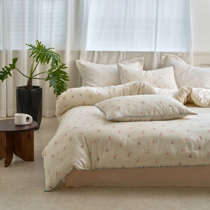 91家纺网 家纺一手货源 找家纺 洋铭区（原狠狠爱） 2025新款全棉纯棉双层纱彩边四件套 芭蕾兔