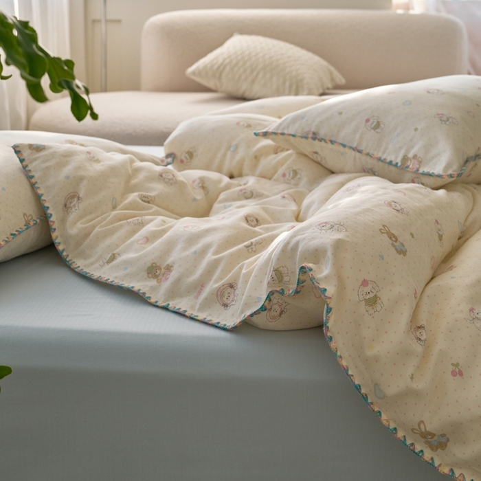 91家纺网 家纺一手货源 找家纺 洋铭区（原狠狠爱） 2025新款全棉纯棉双层纱彩边四件套 童话王国