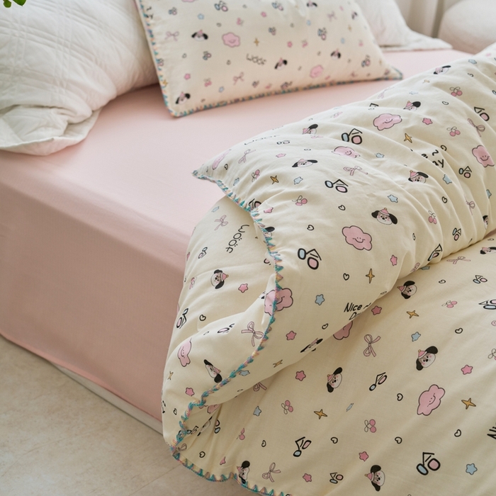 91家纺网 家纺一手货源 找家纺 洋铭区（原狠狠爱） 2025新款全棉纯棉双层纱彩边四件套 哈哈云朵