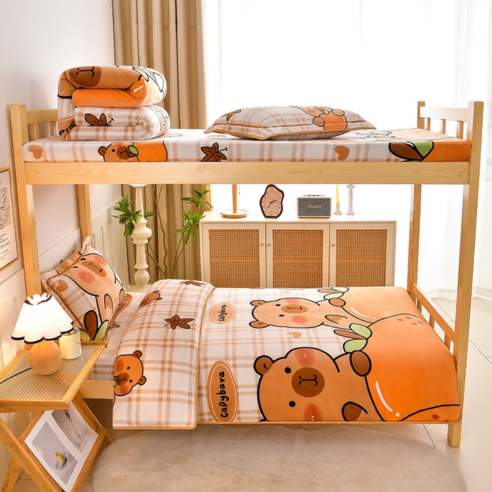 91家纺网 家纺一手货源 找家纺 馨梦缘2025新款爆款高克重印花牛奶绒法莱绒学生三件套 卡皮巴拉