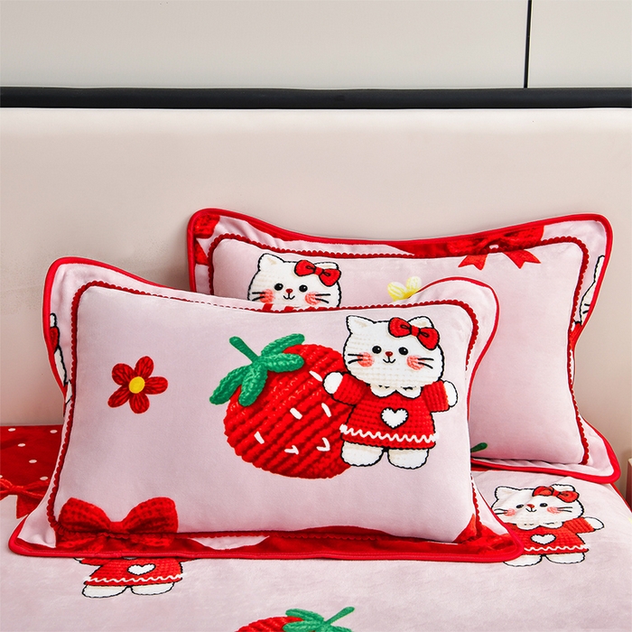 91家纺网 家纺一手货源 找家纺 新8.5-9.5斤法莱绒四件套珊瑚牛奶金貂绒四件套床裙 草莓猫