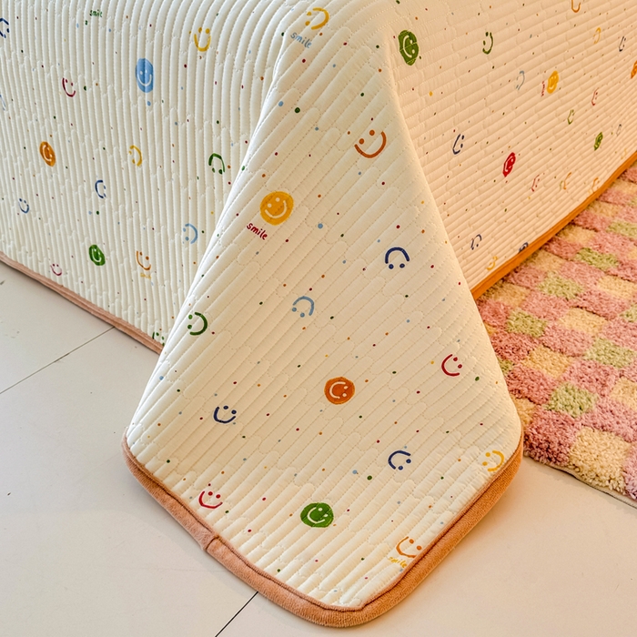 91家纺网 家纺一手货源 找家纺 岚吉家纺 2025新款全棉133*72宝宝绒棉加绒一面纯棉一面牛奶绒双面可用单床盖学生床床垫 床盖单件 多彩笑脸