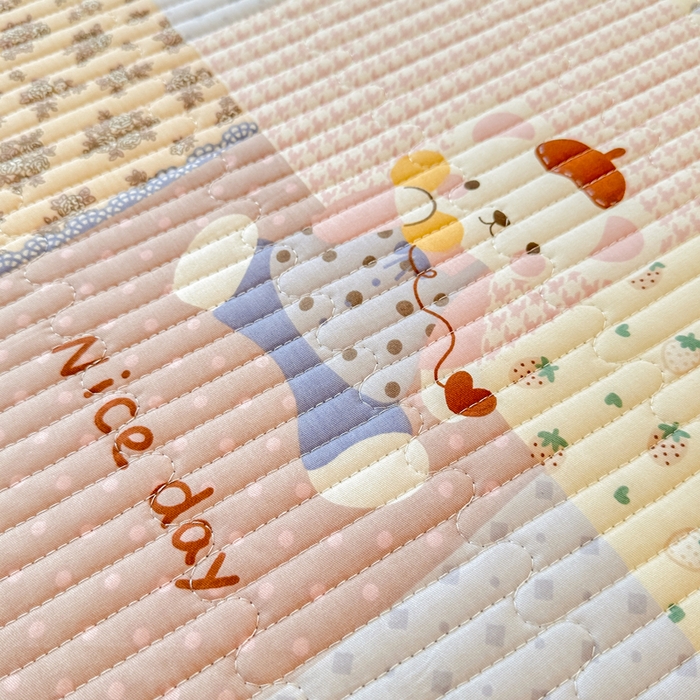 91家纺网 家纺一手货源 找家纺 岚吉家纺 2025新款全棉133*72宝宝绒棉加绒一面纯棉一面牛奶绒双面可用单床盖学生床床垫 床盖单件 快乐聚会