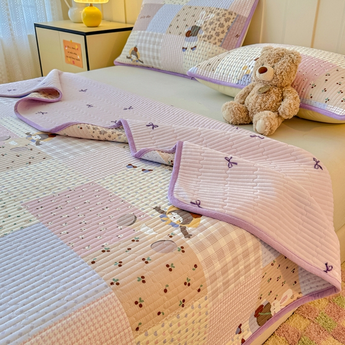 91家纺网 家纺一手货源 找家纺 岚吉家纺 2025新款全棉133*72宝宝绒棉加绒一面纯棉一面牛奶绒双面可用单床盖学生床床垫 床盖单件 快乐聚会