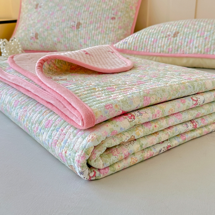 91家纺网 家纺一手货源 找家纺 岚吉家纺 2025新款全棉133*72宝宝绒棉加绒一面纯棉一面牛奶绒双面可用单床盖学生床床垫 床盖单件 美梦花园