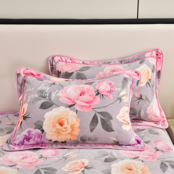 91家纺网 家纺一手货源 找家纺 新8.5-9.5斤法莱绒四件套珊瑚牛奶金貂绒四件套床裙 漫步花丛