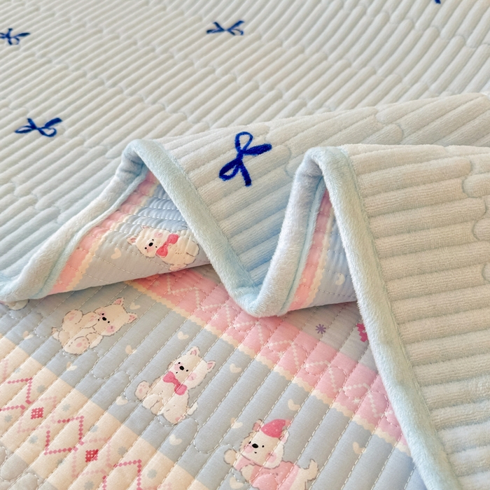 91家纺网 家纺一手货源 找家纺 岚吉家纺 2025新款全棉133*72宝宝绒棉加绒一面纯棉一面牛奶绒双面可用单床盖学生床床垫 床盖单件 小狗笔记