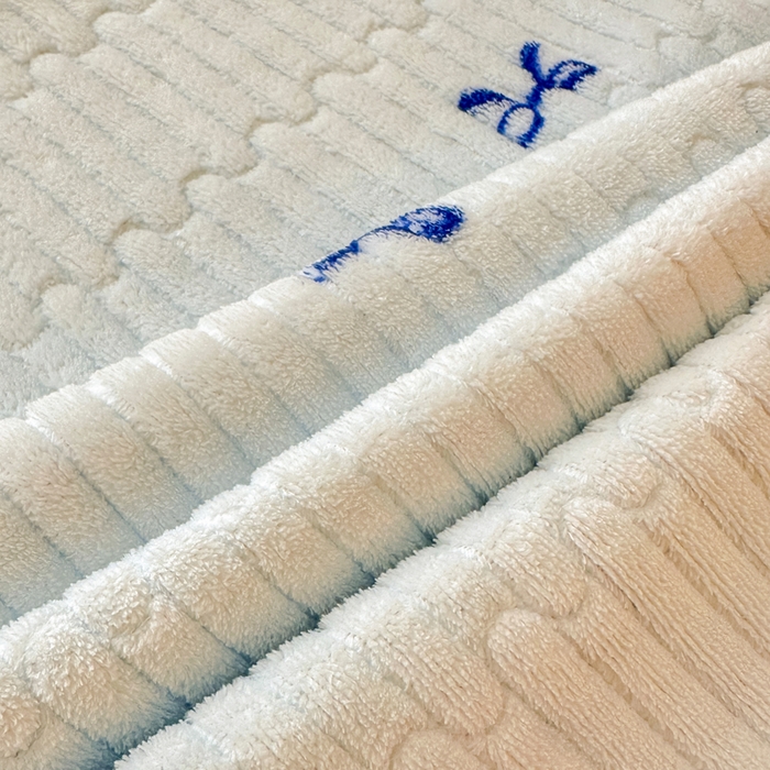 91家纺网 家纺一手货源 找家纺 岚吉家纺 2025新款全棉133*72宝宝绒棉加绒一面纯棉一面牛奶绒双面可用单床盖学生床床垫 床盖单件 小狗笔记