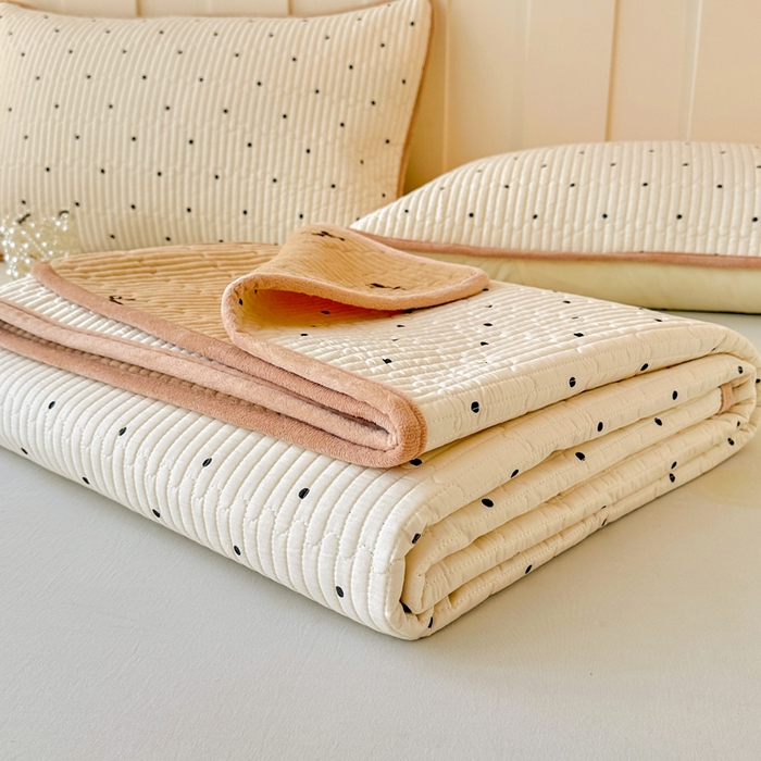 91家纺网 家纺一手货源 找家纺 岚吉家纺 2025新款全棉133*72宝宝绒棉加绒一面纯棉一面牛奶绒双面可用单床盖学生床床垫 床盖单件 小黑点点（米）