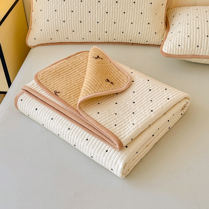 91家纺网 家纺一手货源 找家纺 岚吉家纺 2025新款全棉133*72宝宝绒棉加绒一面纯棉一面牛奶绒双面可用单床盖学生床床垫 床盖单件 小黑点点（米）