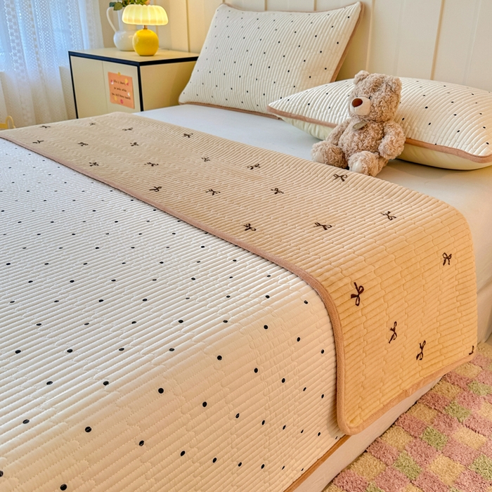 91家纺网 家纺一手货源 找家纺 岚吉家纺 2025新款全棉133*72宝宝绒棉加绒一面纯棉一面牛奶绒双面可用单床盖学生床床垫 床盖单件 小黑点点（米）