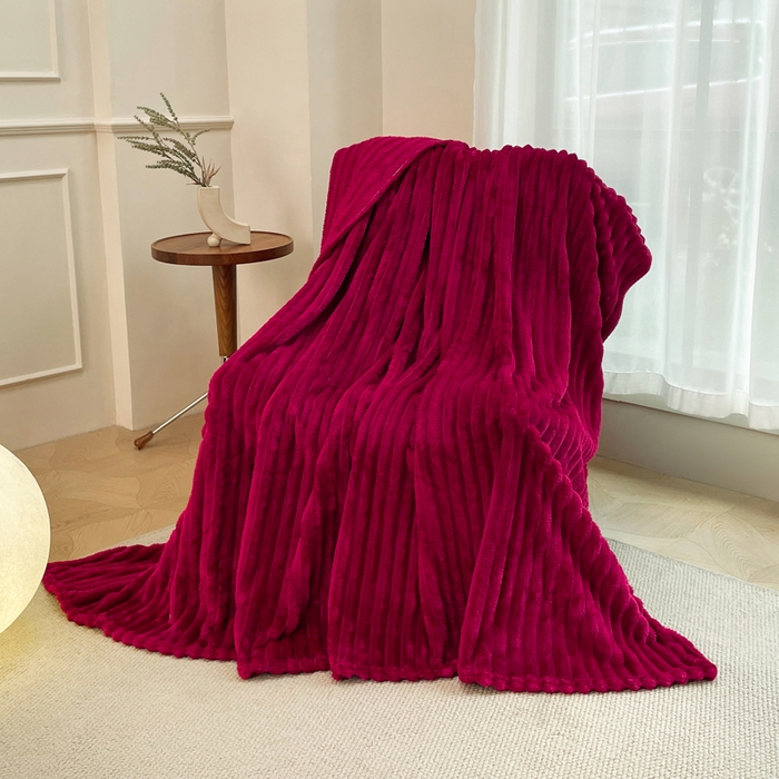 91家纺网 家纺一手货源 找家纺 雅芝蓝 2025新款跨境外贸直播爆品兔毛绒高克重多功能抽条毛毯盖毯午睡毯 酒红