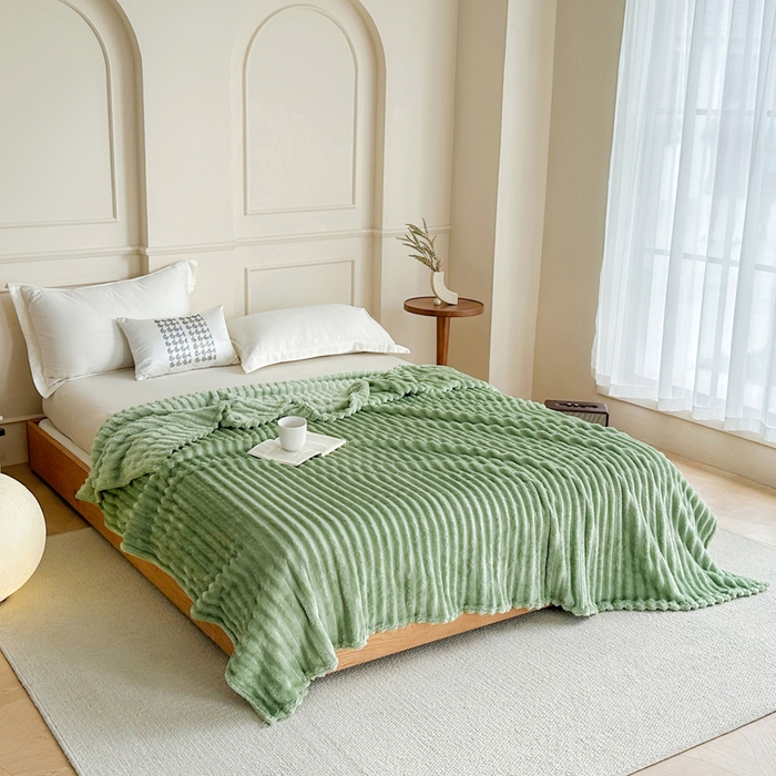 91家纺网 家纺一手货源 找家纺 雅芝蓝 2025新款跨境外贸直播爆品兔毛绒高克重多功能抽条毛毯盖毯午睡毯 果绿