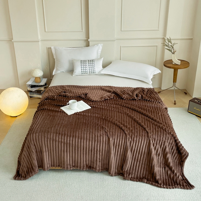 91家纺网 家纺一手货源 找家纺 雅芝蓝 2025新款跨境外贸直播爆品兔毛绒高克重多功能抽条毛毯盖毯午睡毯 咖色