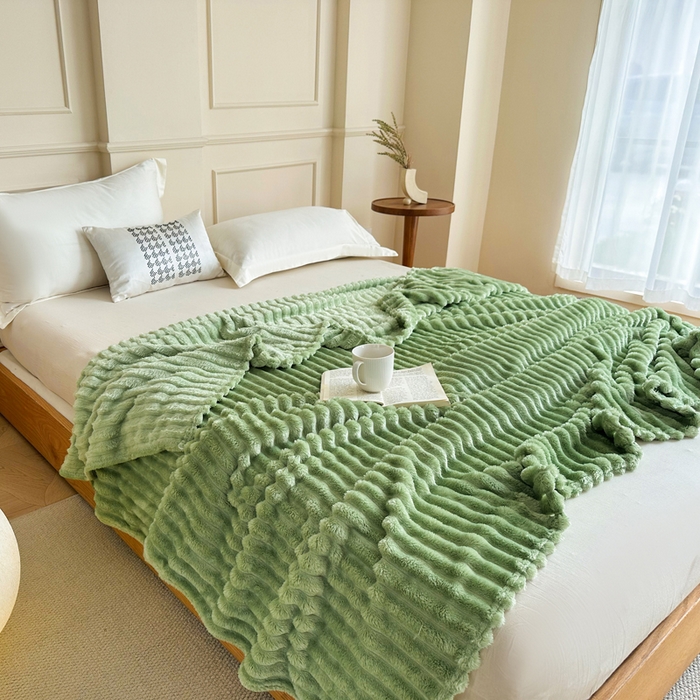 91家纺网 家纺一手货源 找家纺 雅芝蓝 2025新款跨境外贸直播爆品兔毛绒高克重多功能抽条毛毯盖毯午睡毯 果绿