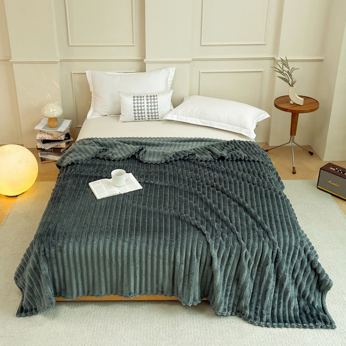 91家纺网 家纺一手货源 找家纺 雅芝蓝 2025新款跨境外贸直播爆品兔毛绒高克重多功能抽条毛毯盖毯午睡毯 深灰