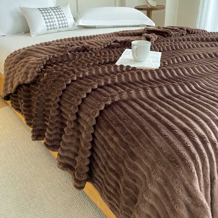 91家纺网 家纺一手货源 找家纺 雅芝蓝 2025新款跨境外贸直播爆品兔毛绒高克重多功能抽条毛毯盖毯午睡毯 咖色