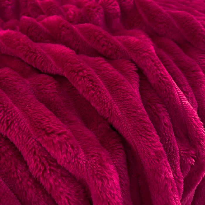91家纺网 家纺一手货源 找家纺 雅芝蓝 2025新款跨境外贸直播爆品兔毛绒高克重多功能抽条毛毯盖毯午睡毯 酒红