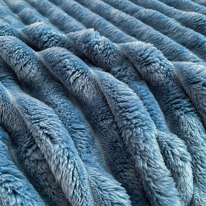 91家纺网 家纺一手货源 找家纺 雅芝蓝 2025新款跨境外贸直播爆品兔毛绒高克重多功能抽条毛毯盖毯午睡毯 藏青