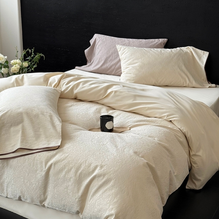 91家纺网 家纺一手货源 找家纺 （总）鹿班家居 2025年新款秋冬云感超柔厚织提花浮雕系列四件套-米亚迪斯（标准会员-20元）