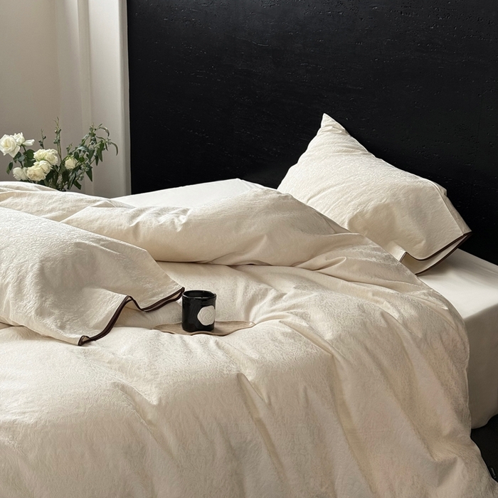 91家纺网 家纺一手货源 找家纺 （总）鹿班家居 2025年新款秋冬云感超柔厚织提花浮雕系列四件套-米亚迪斯（标准会员-20元）