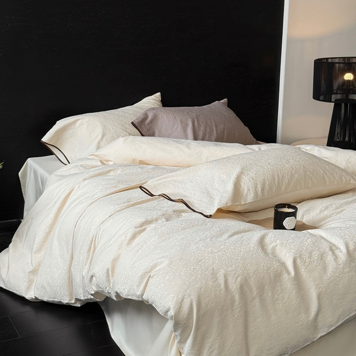 91家纺网 家纺一手货源 找家纺 鹿班家居 2025年新款秋冬云感超柔厚织提花浮雕系列四件套-米亚迪斯（标准会员-20元） 白色