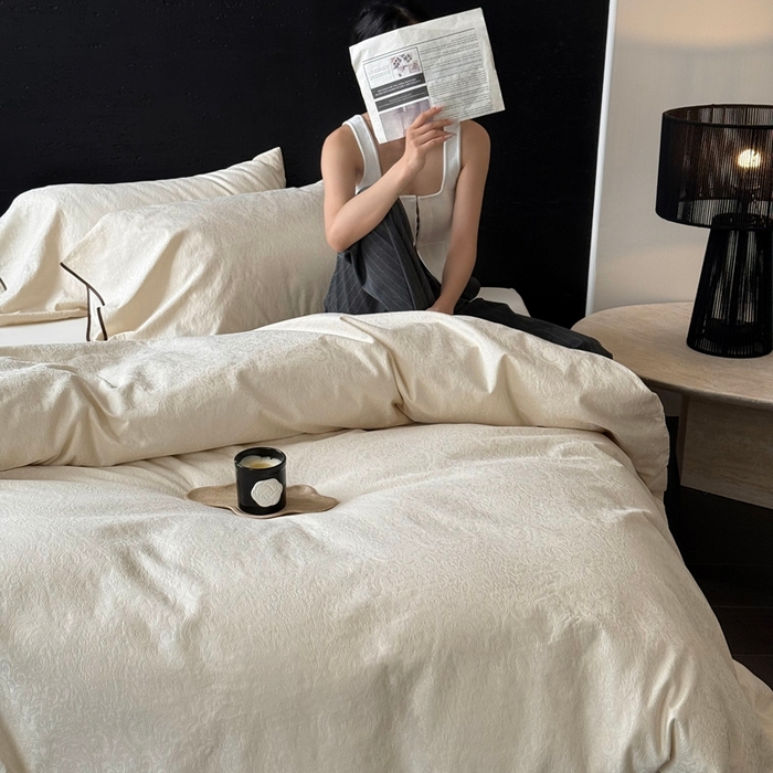 91家纺网 家纺一手货源 找家纺 鹿班家居 2025年新款秋冬云感超柔厚织提花浮雕系列四件套-米亚迪斯（标准会员-20元） 白色