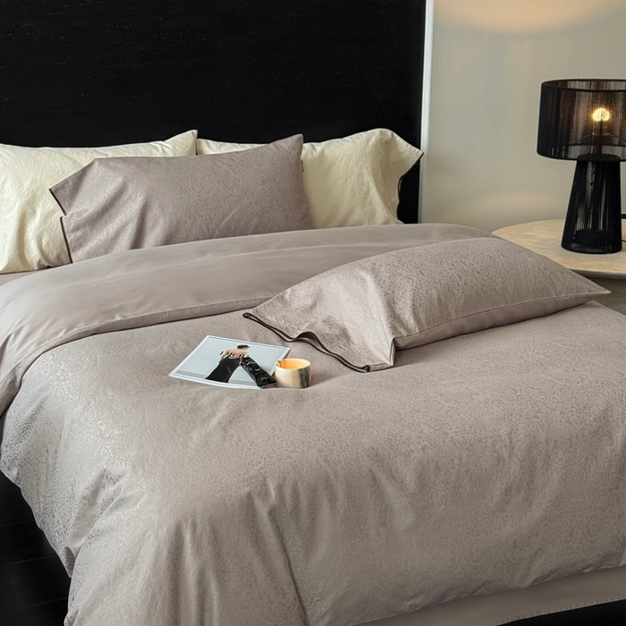 91家纺网 家纺一手货源 找家纺 鹿班家居 2025年新款秋冬云感超柔厚织提花浮雕系列四件套-米亚迪斯（标准会员-20元） 咖色