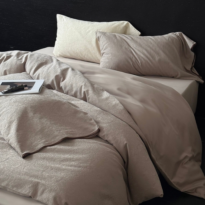 91家纺网 家纺一手货源 找家纺 鹿班家居 2025年新款秋冬云感超柔厚织提花浮雕系列四件套-米亚迪斯（标准会员-20元） 咖色