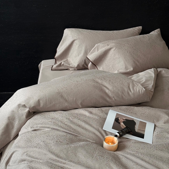 91家纺网 家纺一手货源 找家纺 鹿班家居 2025年新款秋冬云感超柔厚织提花浮雕系列四件套-米亚迪斯（标准会员-20元） 咖色