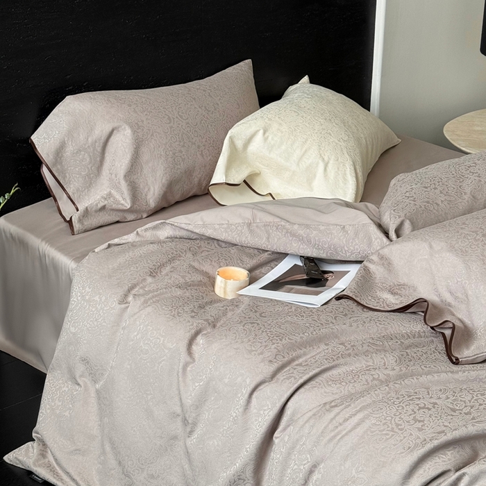 91家纺网 家纺一手货源 找家纺 鹿班家居 2025年新款秋冬云感超柔厚织提花浮雕系列四件套-米亚迪斯（标准会员-20元） 咖色