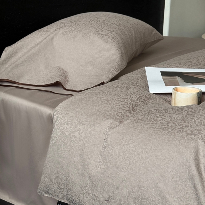 91家纺网 家纺一手货源 找家纺 鹿班家居 2025年新款秋冬云感超柔厚织提花浮雕系列四件套-米亚迪斯（标准会员-20元） 咖色