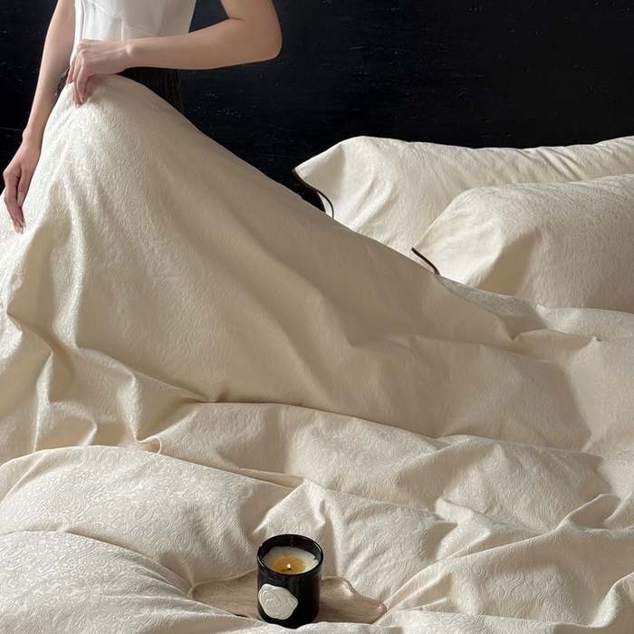 91家纺网 家纺一手货源 找家纺 鹿班家居 2025年新款秋冬云感超柔厚织提花浮雕系列四件套-米亚迪斯（标准会员-20元） 白色