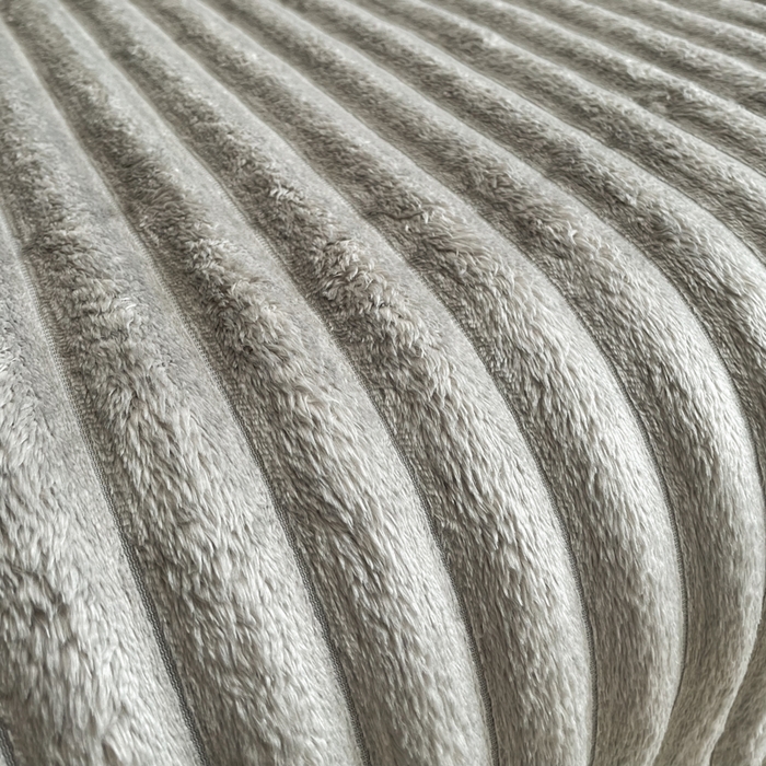 91家纺网 家纺一手货源 找家纺 雅芝蓝 2025新款跨境外贸直播爆品兔毛绒高克重多功能抽条毛毯盖毯午睡毯 浅灰