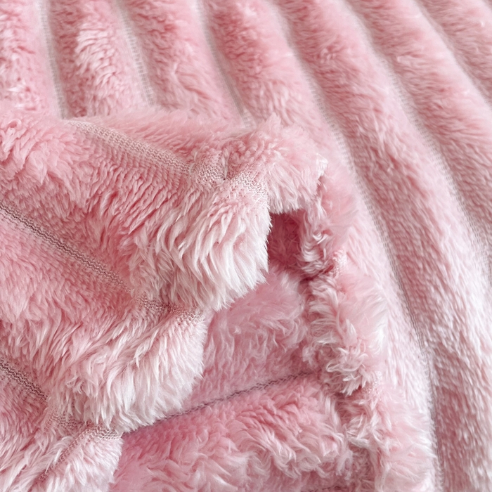 91家纺网 家纺一手货源 找家纺 雅芝蓝 2025新款跨境外贸直播爆品兔毛绒高克重多功能抽条毛毯盖毯午睡毯 粉色