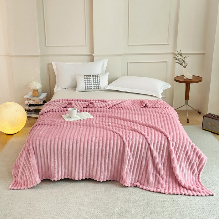 91家纺网 家纺一手货源 找家纺 雅芝蓝 2025新款跨境外贸直播爆品兔毛绒高克重多功能抽条毛毯盖毯午睡毯 粉色