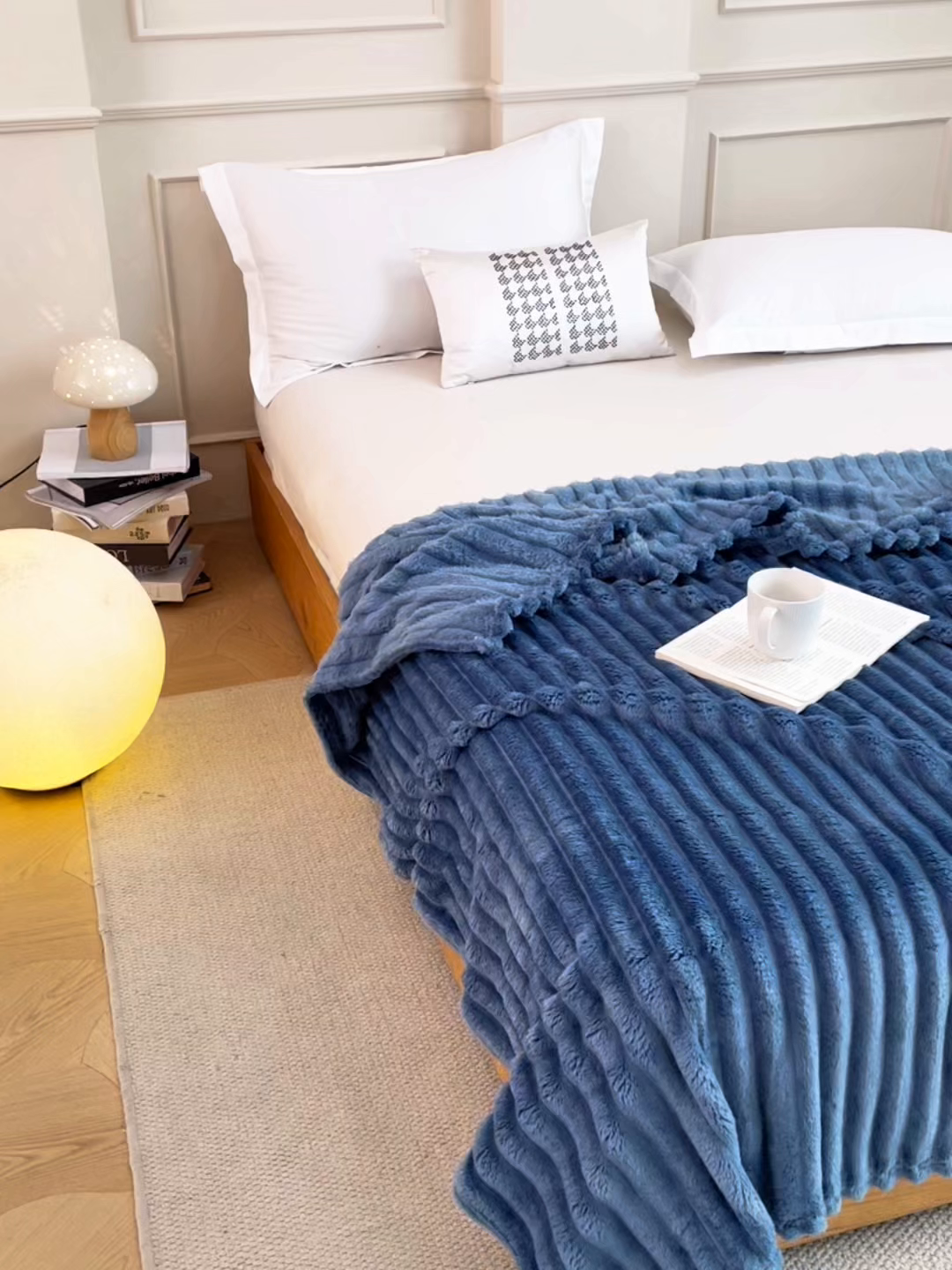 91家纺网 家纺一手货源 找家纺 雅芝蓝 2025新款跨境外贸直播爆品兔毛绒高克重多功能抽条毛毯盖毯午睡毯 藏青